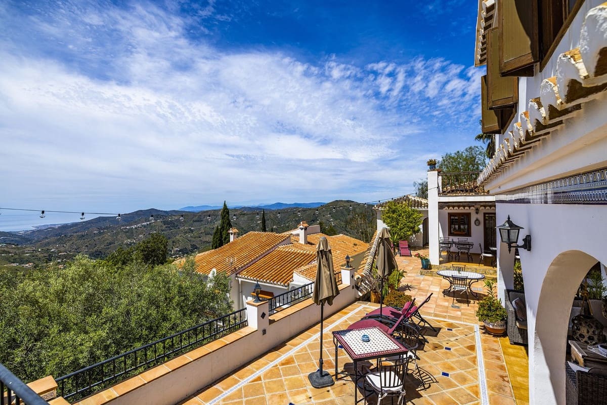 5 soveværelse Villa til salg i Competa med swimmingpool garage - € 785.000 (Ref: 8410161)