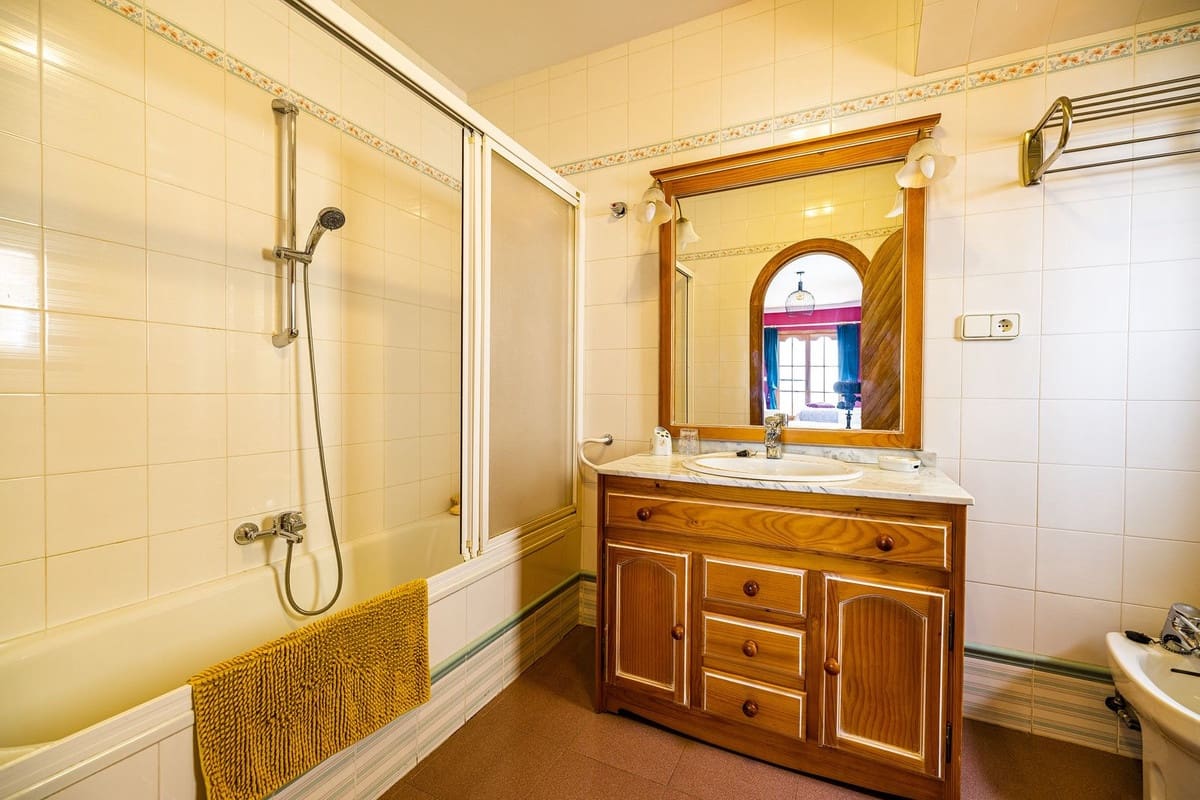 5 soveværelse Villa til salg i Competa med swimmingpool garage - € 785.000 (Ref: 8410161)