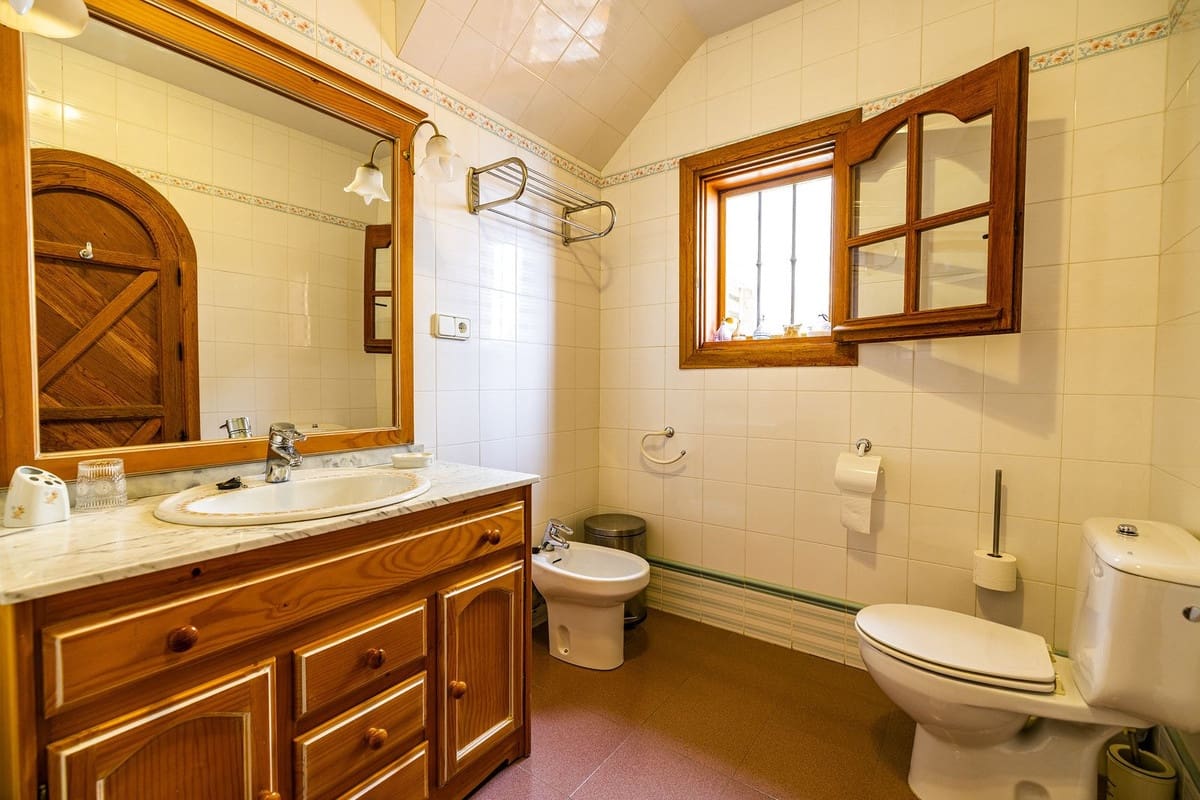 5 soveværelse Villa til salg i Competa med swimmingpool garage - € 785.000 (Ref: 8410161)