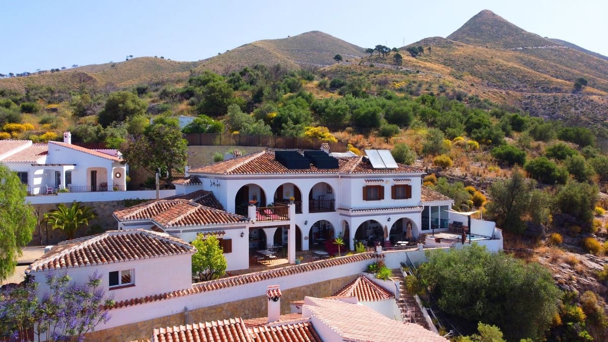 5 soveværelse Villa til salg i Competa med swimmingpool garage - € 785.000 (Ref: 8410161)