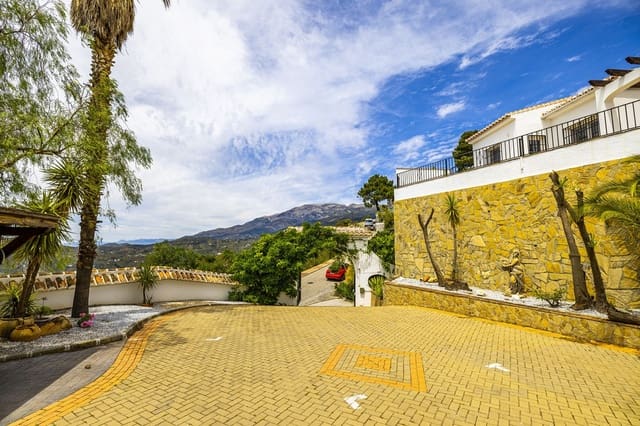 5 sovrum Villa till salu i Cómpeta med pool garage - 785 000 € (Ref: 8410161)