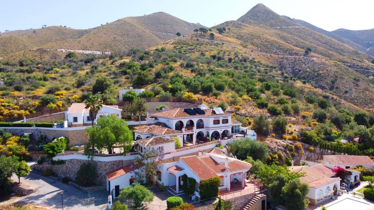 5 soveværelse Villa til salg i Competa med swimmingpool garage - € 785.000 (Ref: 8410161)