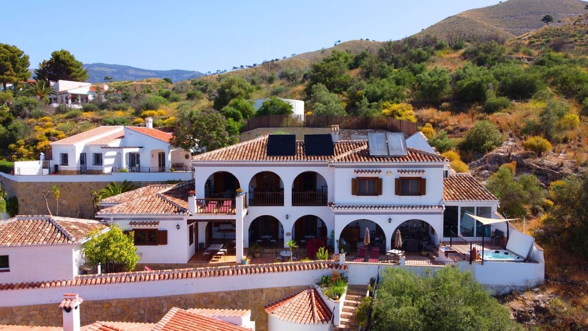 5 soveværelse Villa til salg i Competa med swimmingpool garage - € 785.000 (Ref: 8410161)