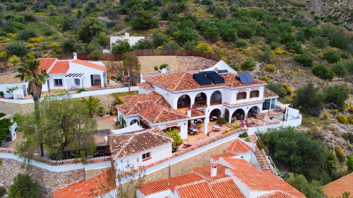 5 soveværelse Villa til salg i Competa med swimmingpool garage - € 785.000 (Ref: 8410161)