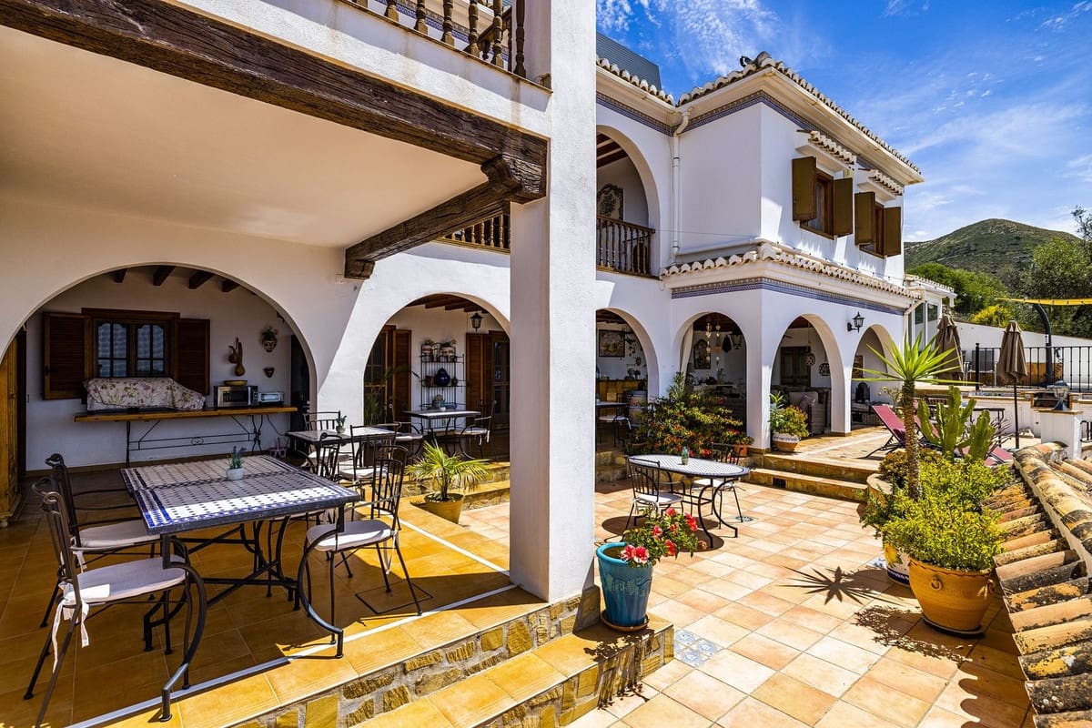 5 soveværelse Villa til salg i Competa med swimmingpool garage - € 785.000 (Ref: 8410161)