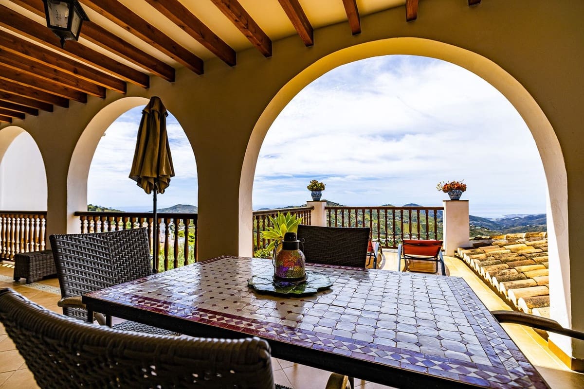 5 soveværelse Villa til salg i Competa med swimmingpool garage - € 785.000 (Ref: 8410161)