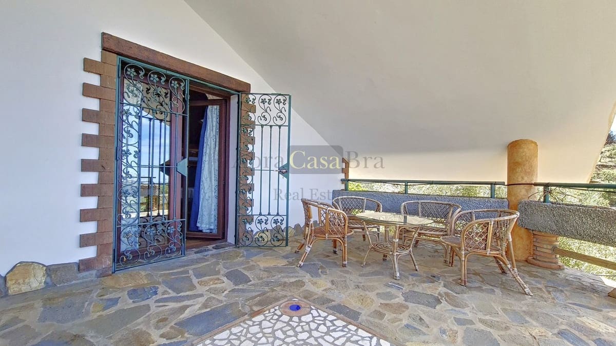 Chalet de 4 habitaciones en Canillas de Albaida en venta con piscina garaje - 650.000 € (Ref: 8410162)