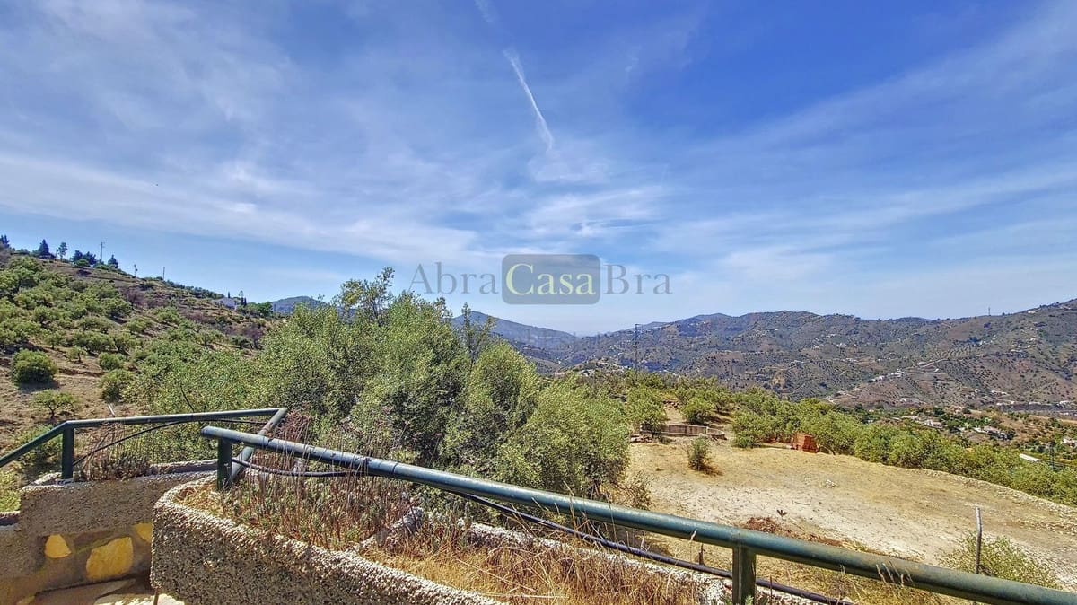 Chalet de 4 habitaciones en Canillas de Albaida en venta con piscina garaje - 650.000 € (Ref: 8410162)