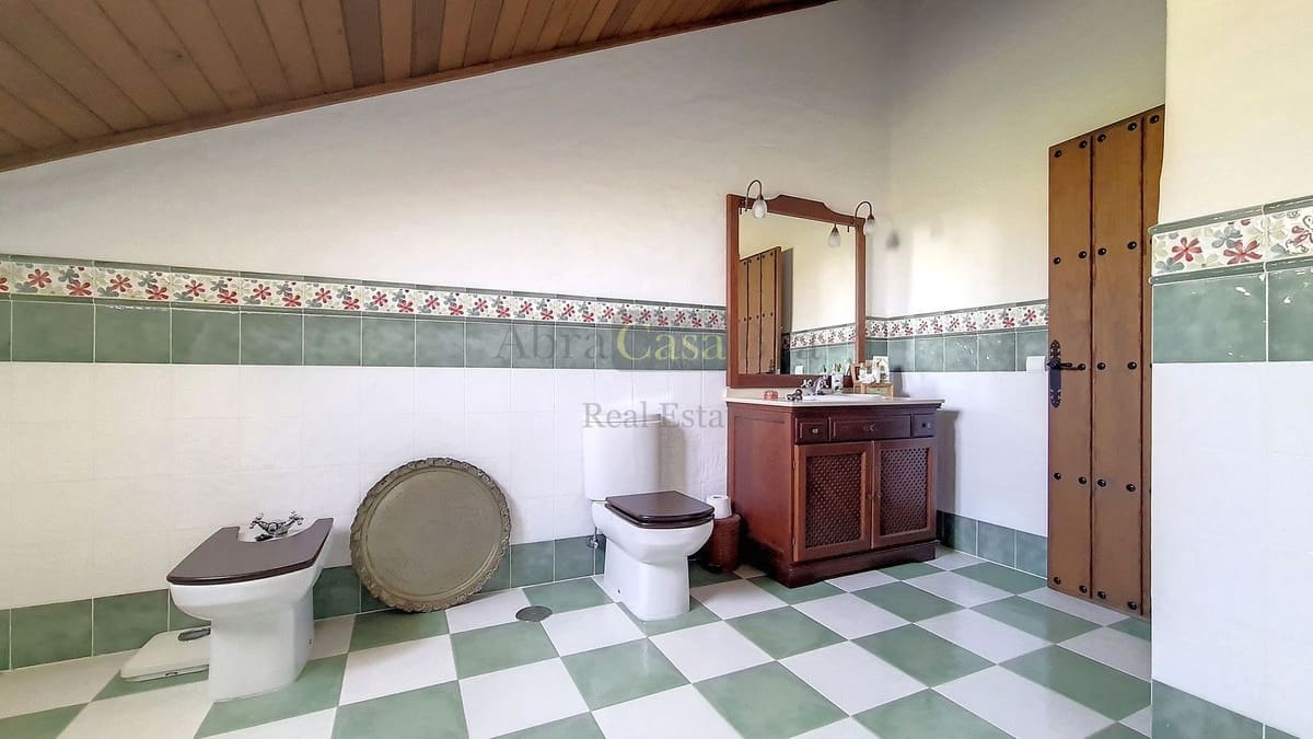 Chalet de 4 habitaciones en Canillas de Albaida en venta con piscina garaje - 650.000 € (Ref: 8410162)