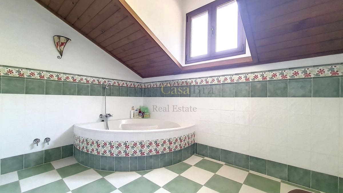 Chalet de 4 habitaciones en Canillas de Albaida en venta con piscina garaje - 650.000 € (Ref: 8410162)