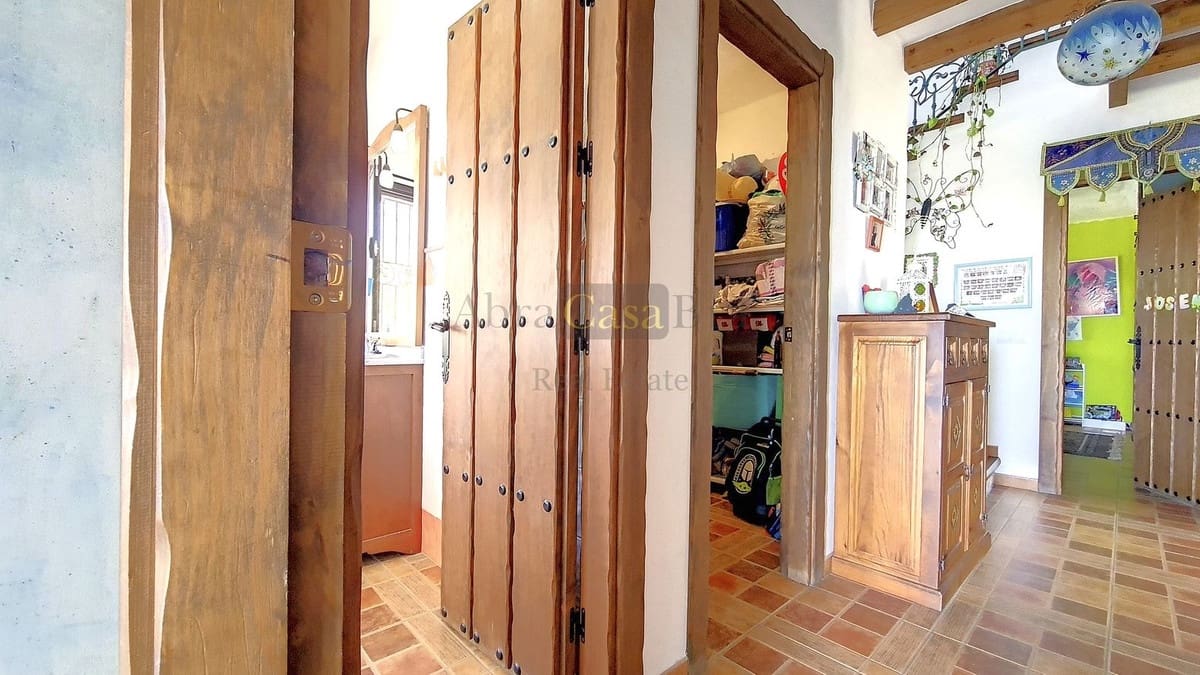 Chalet de 4 habitaciones en Canillas de Albaida en venta con piscina garaje - 650.000 € (Ref: 8410162)