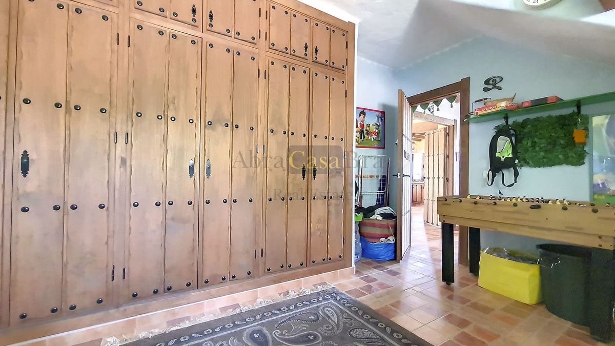 Chalet de 4 habitaciones en Canillas de Albaida en venta con piscina garaje - 650.000 € (Ref: 8410162)