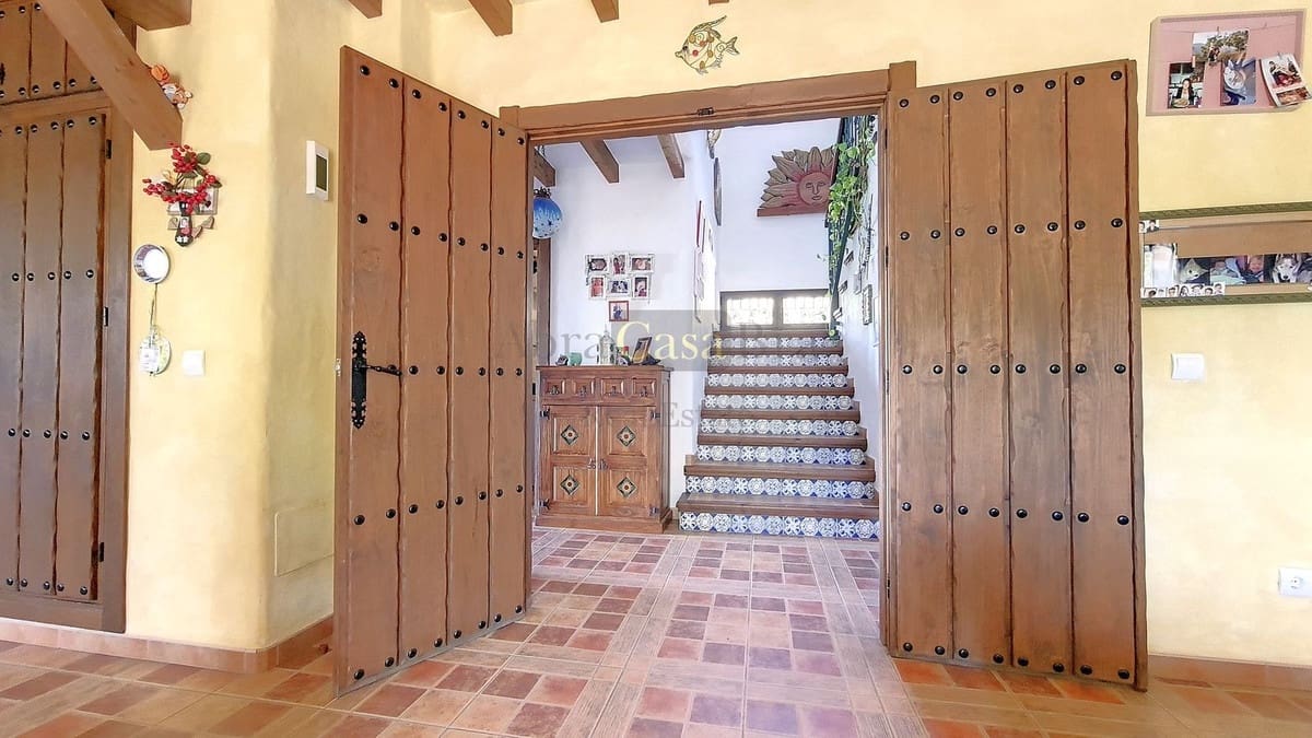 Chalet de 4 habitaciones en Canillas de Albaida en venta con piscina garaje - 650.000 € (Ref: 8410162)