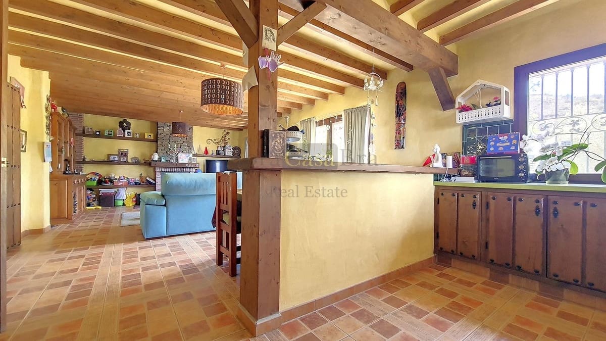 Chalet de 4 habitaciones en Canillas de Albaida en venta con piscina garaje - 650.000 € (Ref: 8410162)