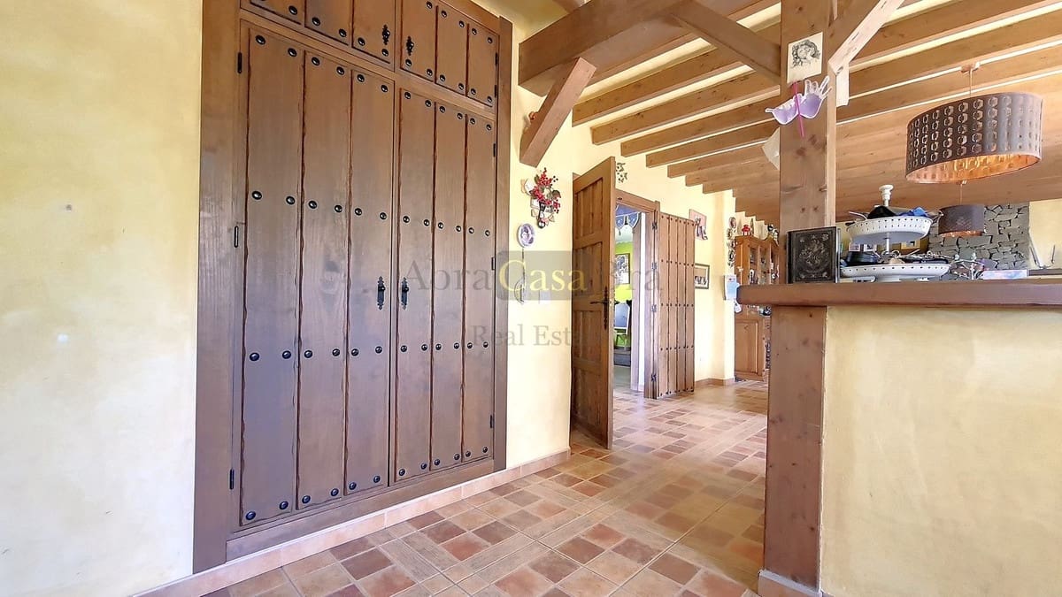 Chalet de 4 habitaciones en Canillas de Albaida en venta con piscina garaje - 650.000 € (Ref: 8410162)