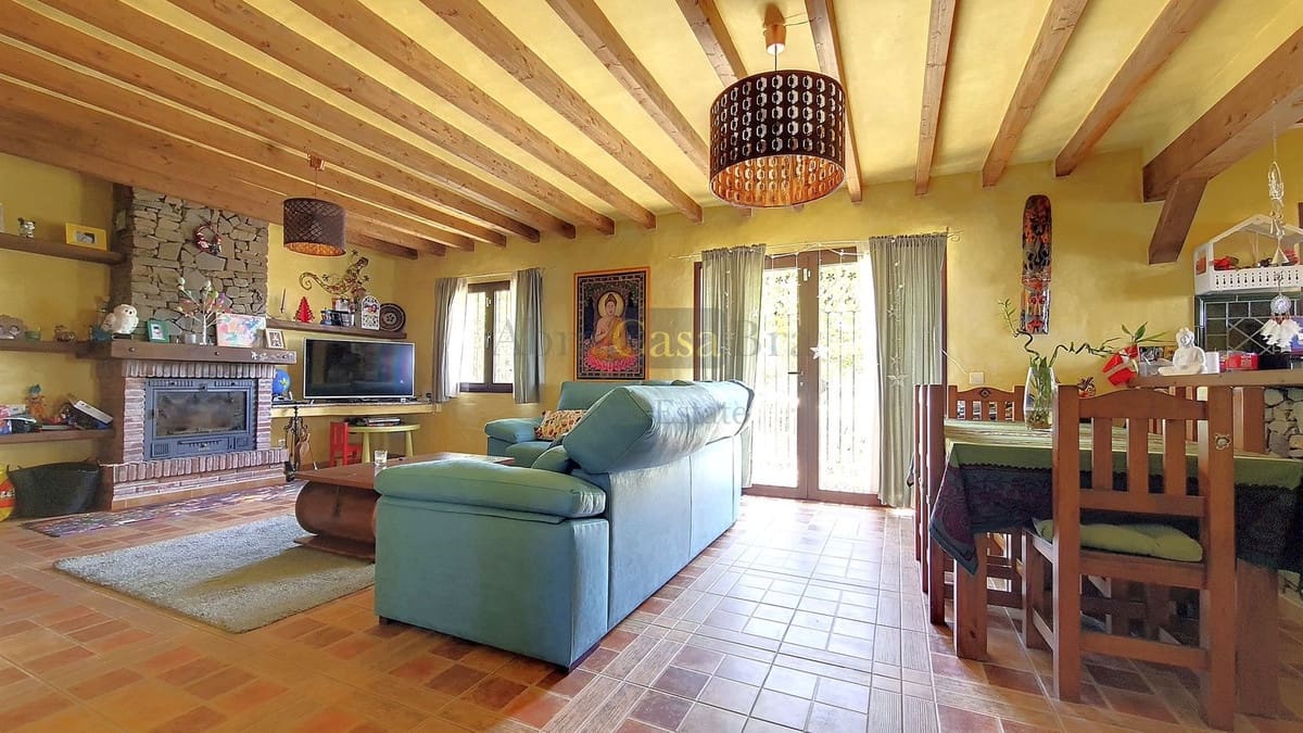 Chalet de 4 habitaciones en Canillas de Albaida en venta con piscina garaje - 650.000 € (Ref: 8410162)