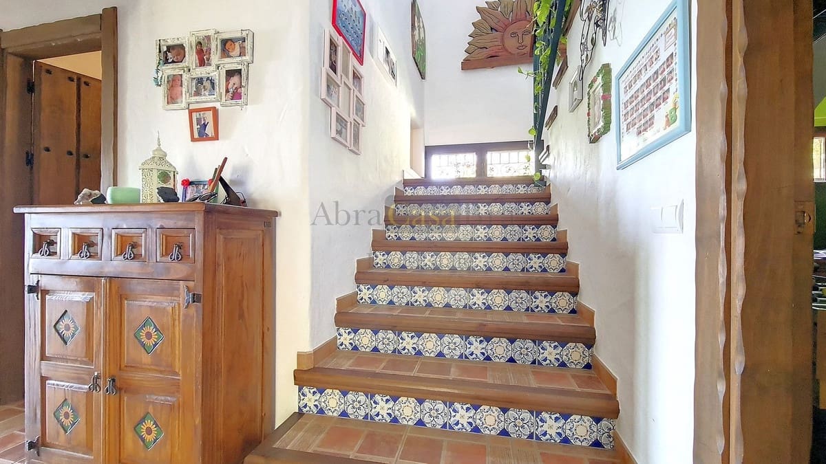 Chalet de 4 habitaciones en Canillas de Albaida en venta con piscina garaje - 650.000 € (Ref: 8410162)