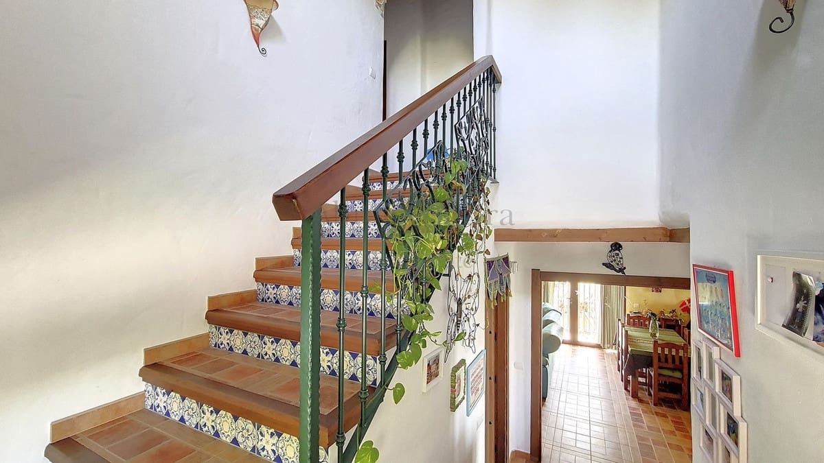 Chalet de 4 habitaciones en Canillas de Albaida en venta con piscina garaje - 650.000 € (Ref: 8410162)