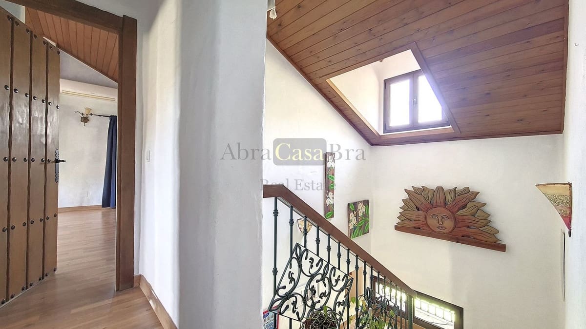 Chalet de 4 habitaciones en Canillas de Albaida en venta con piscina garaje - 650.000 € (Ref: 8410162)