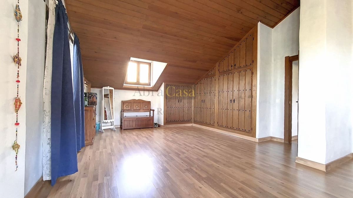 Chalet de 4 habitaciones en Canillas de Albaida en venta con piscina garaje - 650.000 € (Ref: 8410162)