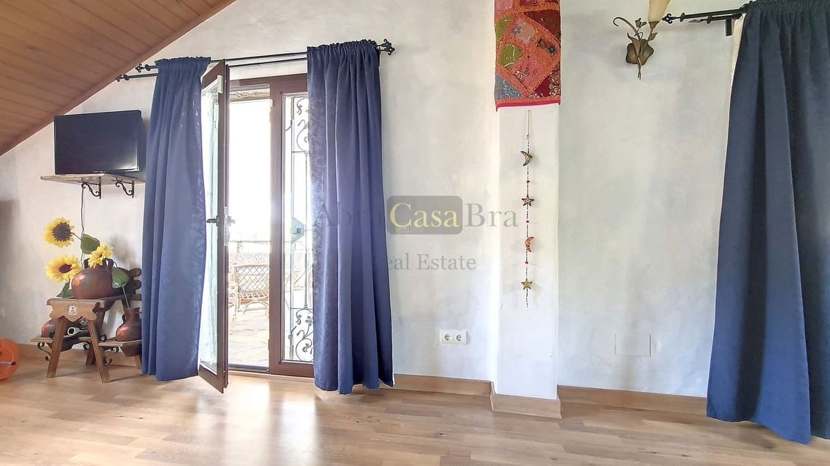 Chalet de 4 habitaciones en Canillas de Albaida en venta con piscina garaje - 650.000 € (Ref: 8410162)