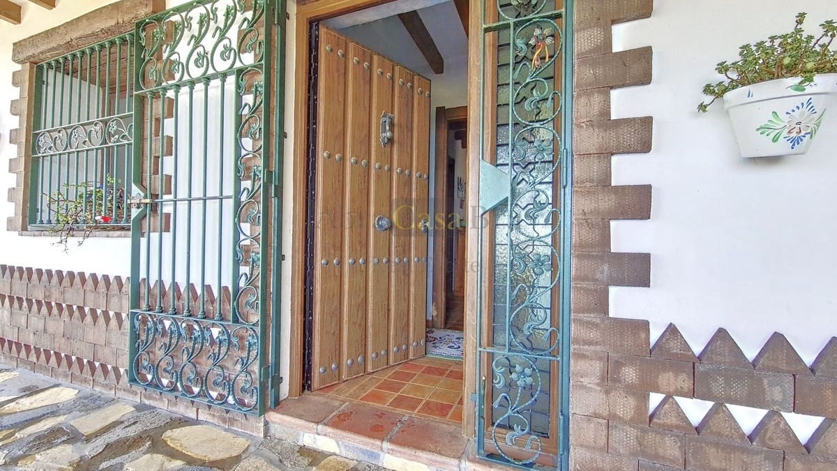 Chalet de 4 habitaciones en Canillas de Albaida en venta con piscina garaje - 650.000 € (Ref: 8410162)