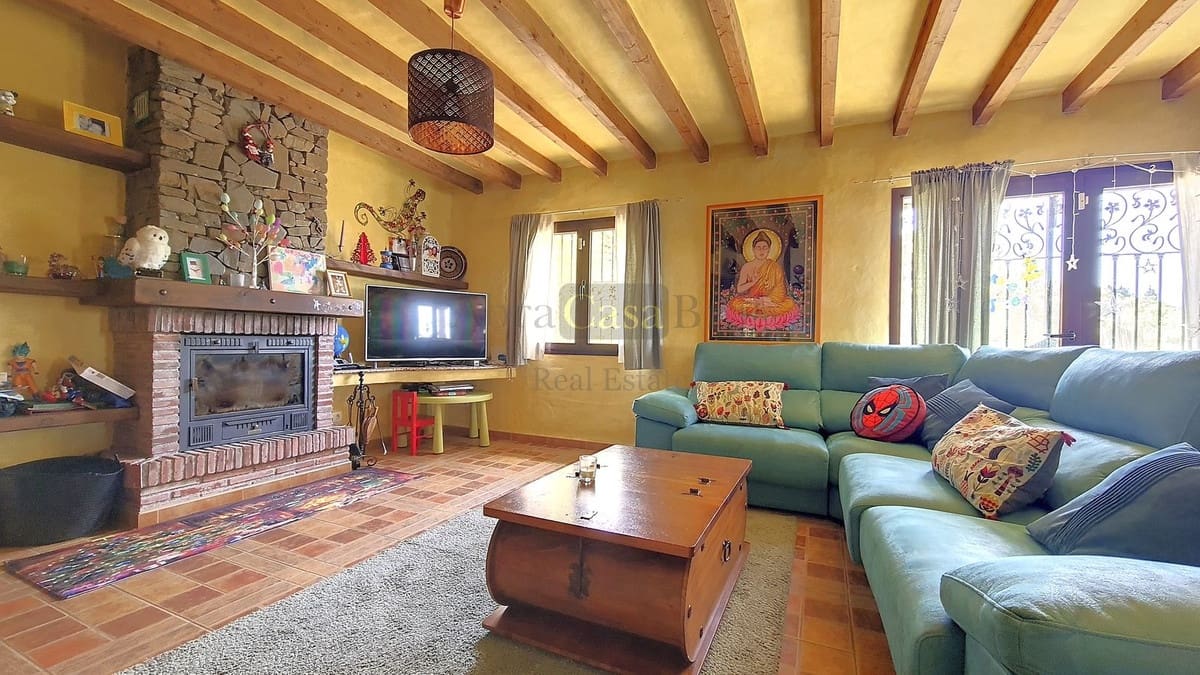 Chalet de 4 habitaciones en Canillas de Albaida en venta con piscina garaje - 650.000 € (Ref: 8410162)