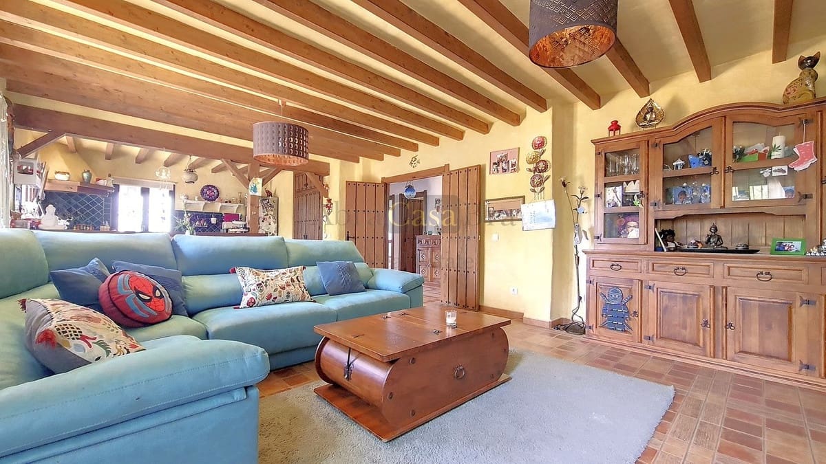 Chalet de 4 habitaciones en Canillas de Albaida en venta con piscina garaje - 650.000 € (Ref: 8410162)