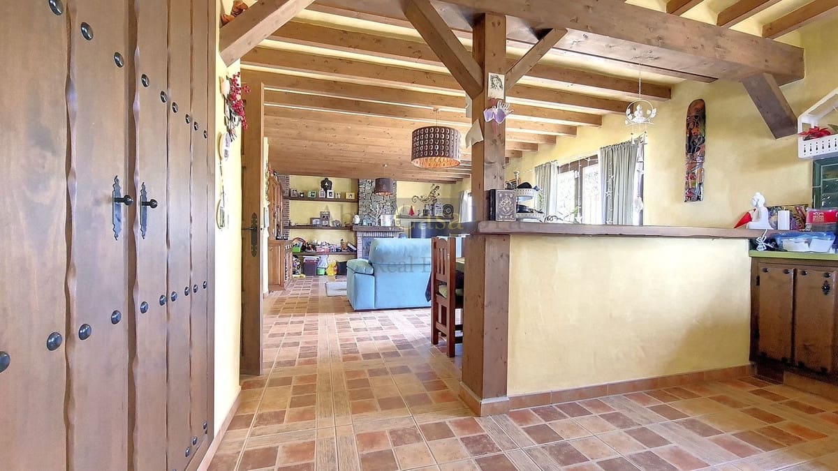 Chalet de 4 habitaciones en Canillas de Albaida en venta con piscina garaje - 650.000 € (Ref: 8410162)