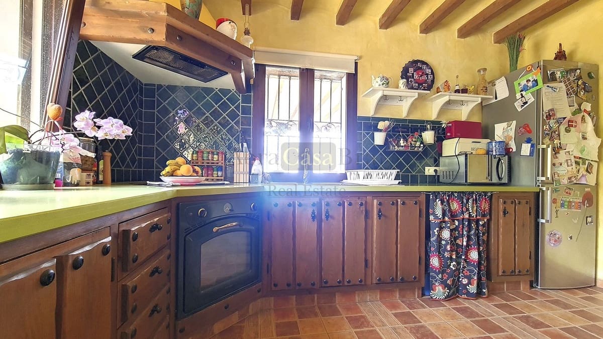Chalet de 4 habitaciones en Canillas de Albaida en venta con piscina garaje - 650.000 € (Ref: 8410162)