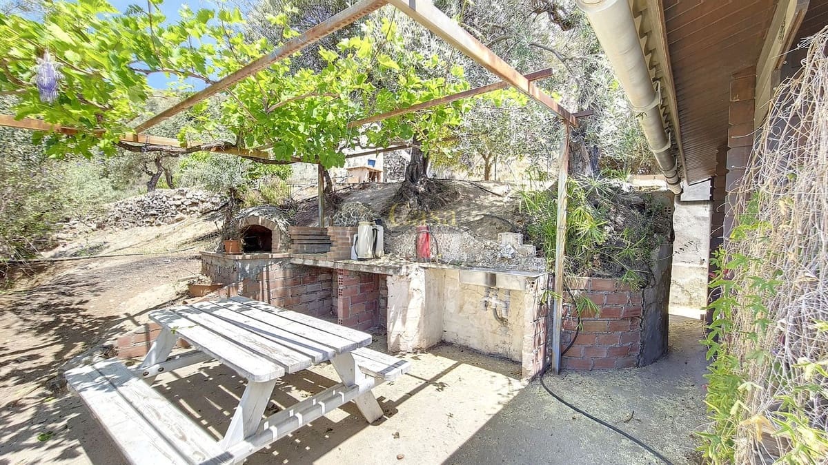 Chalet de 4 habitaciones en Canillas de Albaida en venta con piscina garaje - 650.000 € (Ref: 8410162)