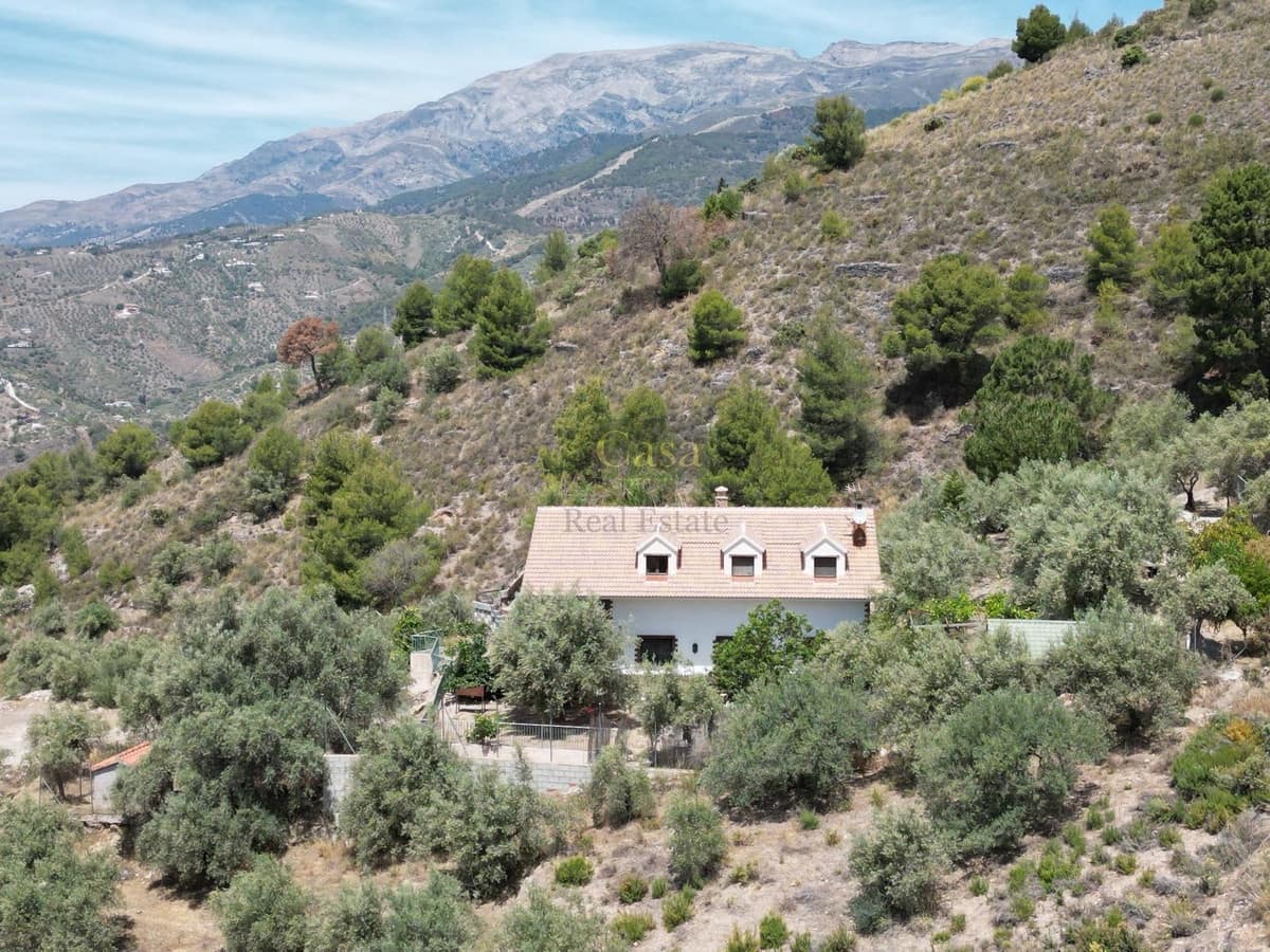 Chalet de 4 habitaciones en Canillas de Albaida en venta con piscina garaje - 650.000 € (Ref: 8410162)