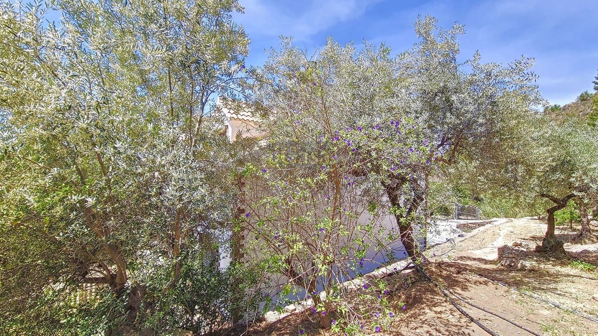 Chalet de 4 habitaciones en Canillas de Albaida en venta con piscina garaje - 650.000 € (Ref: 8410162)