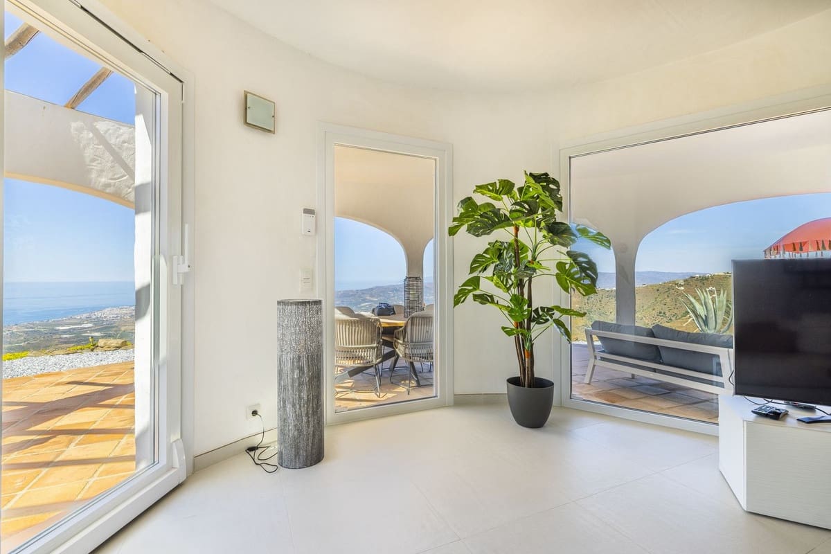 3 soveværelse Villa til salg i Arenas med swimmingpool garage - € 649.000 (Ref: 8410172)