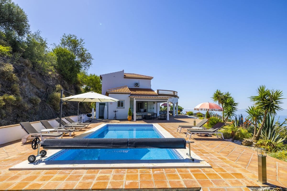 3 soveværelse Villa til salg i Arenas med swimmingpool garage - € 649.000 (Ref: 8410172)