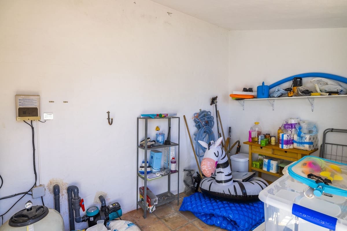 3 soveværelse Villa til salg i Arenas med swimmingpool garage - € 649.000 (Ref: 8410172)