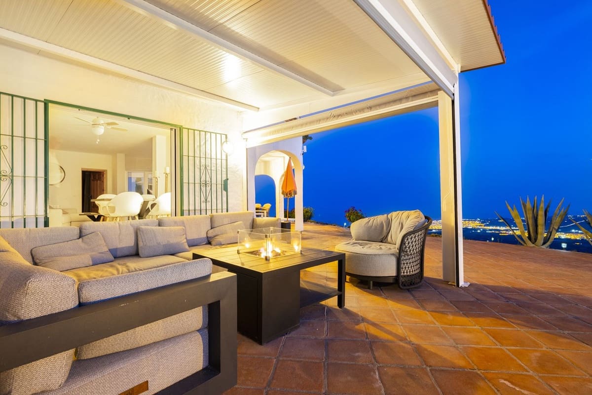 3 soveværelse Villa til salg i Arenas med swimmingpool garage - € 649.000 (Ref: 8410172)