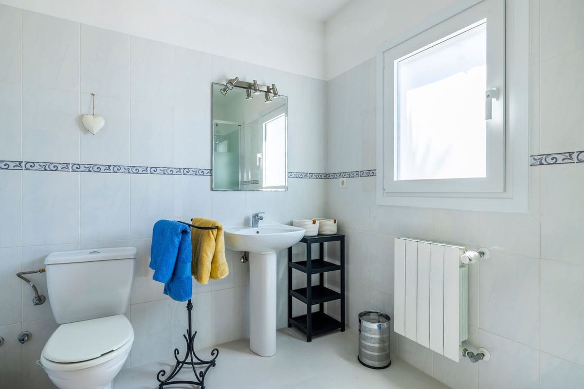 3 soverom Villa til salgs i Arenas med svømmebasseng garasje - € 649 000 (Ref: 8410172)