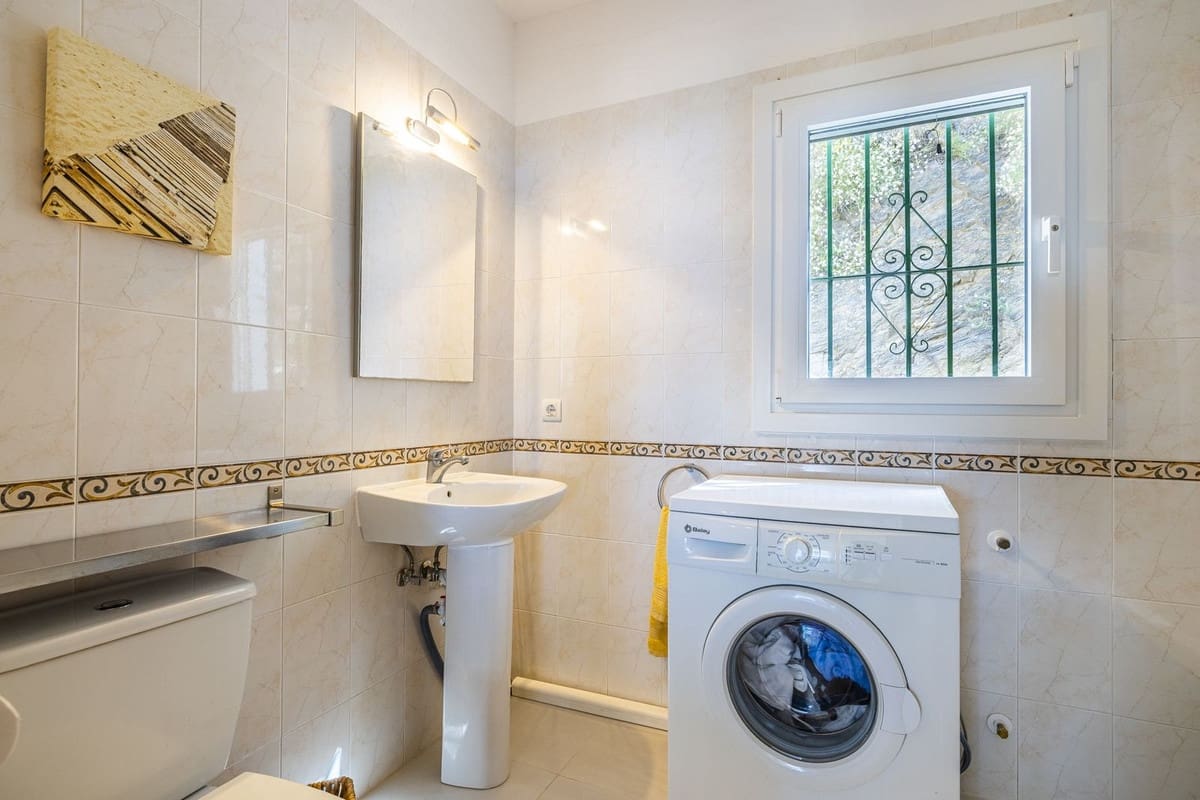 Chalet de 3 habitaciones en Arenas en venta con piscina garaje - 649.000 € (Ref: 8410172)