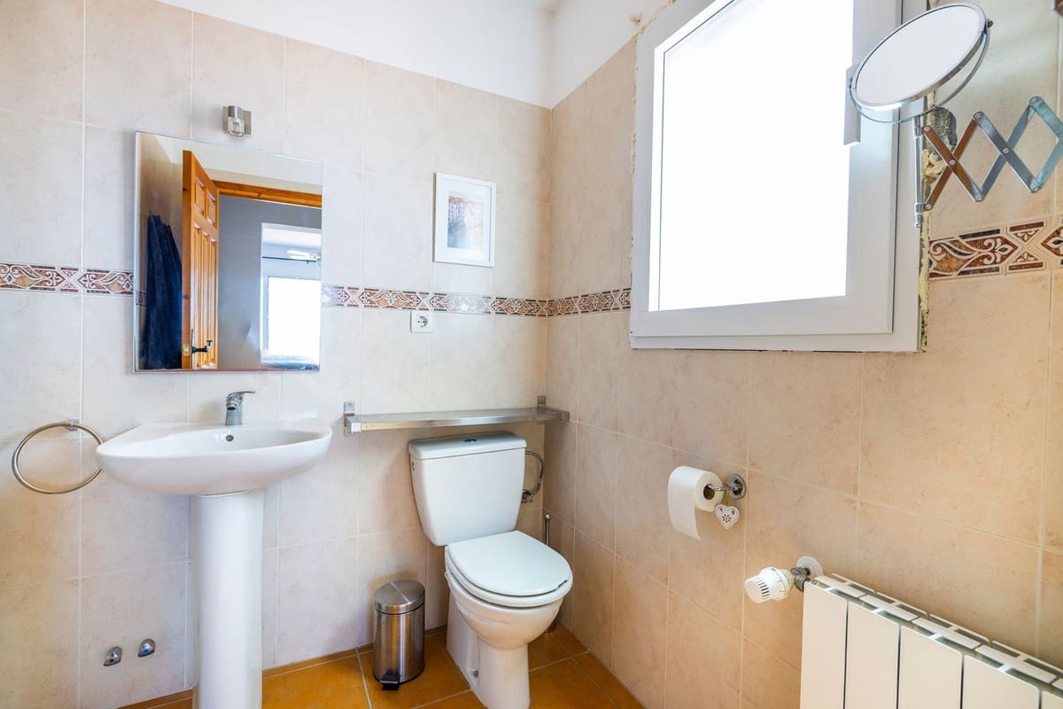 Chalet de 3 habitaciones en Arenas en venta con piscina garaje - 649.000 € (Ref: 8410172)