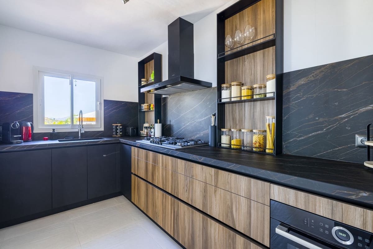 Chalet de 3 habitaciones en Arenas en venta con piscina garaje - 649.000 € (Ref: 8410172)