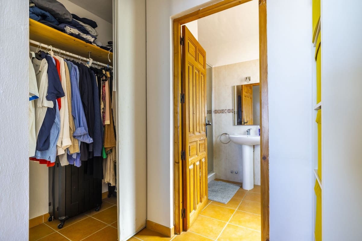 Chalet de 3 habitaciones en Arenas en venta con piscina garaje - 649.000 € (Ref: 8410172)