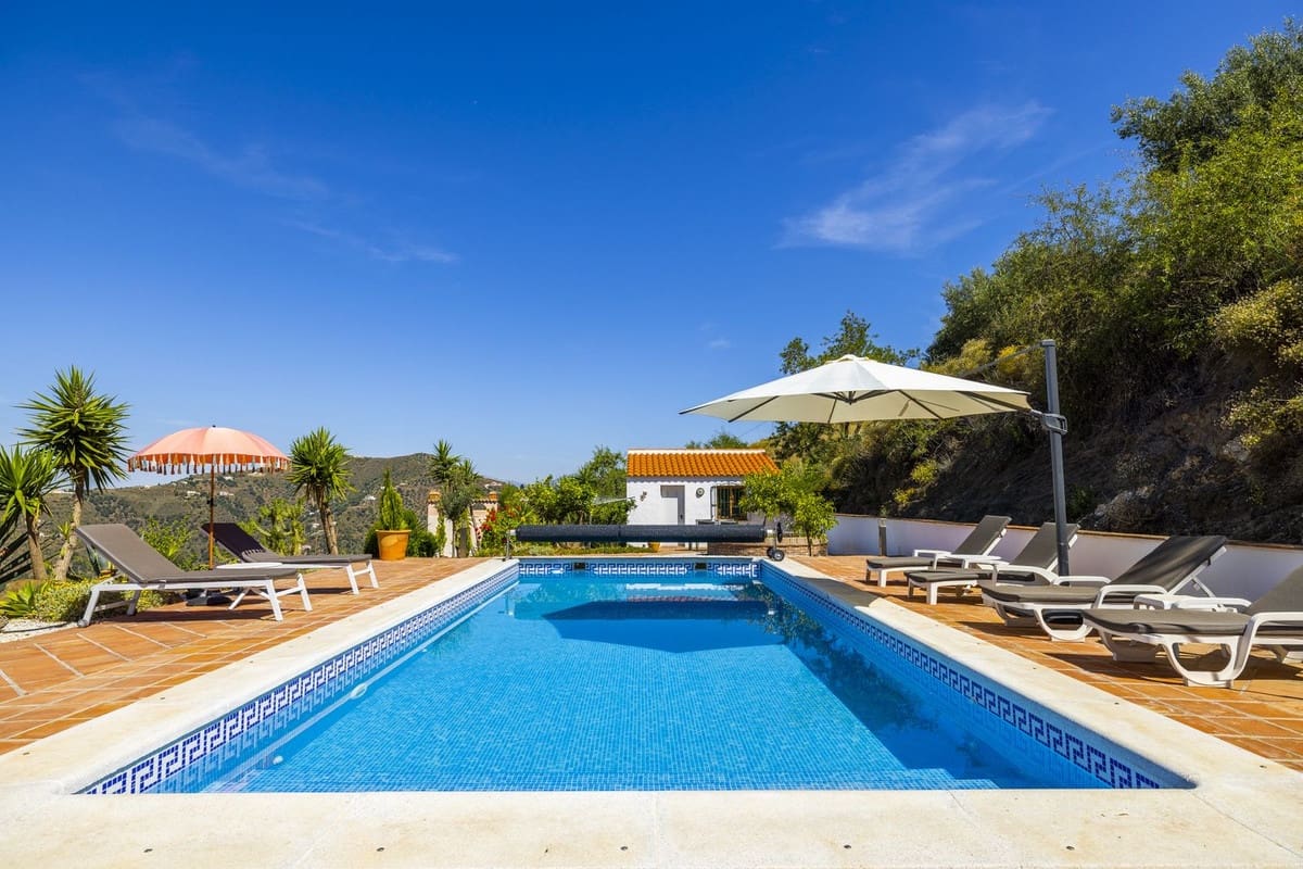 Chalet de 3 habitaciones en Arenas en venta con piscina garaje - 649.000 € (Ref: 8410172)