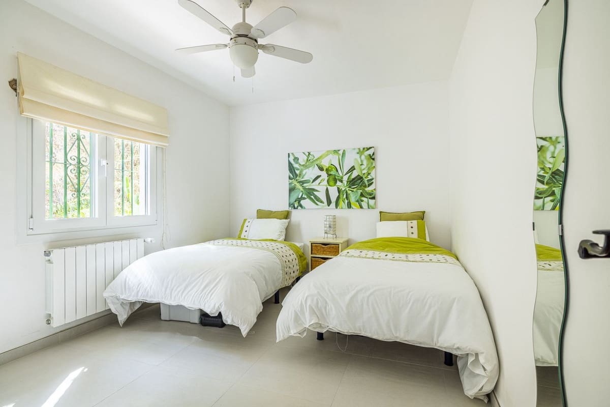 3 bedroom Villa for sale in Arenas with pool garage - € 649,000 (Ref: 8410172)