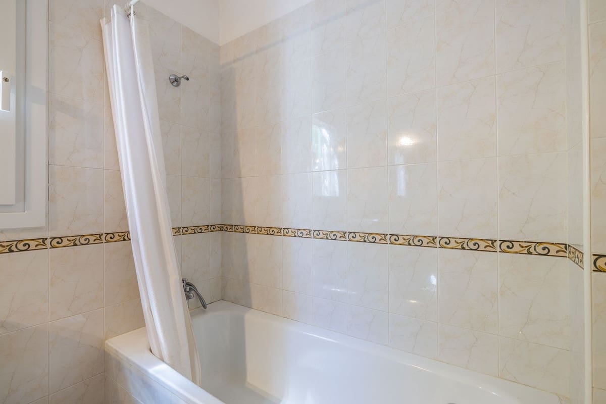 3 bedroom Villa for sale in Arenas with pool garage - € 649,000 (Ref: 8410172)