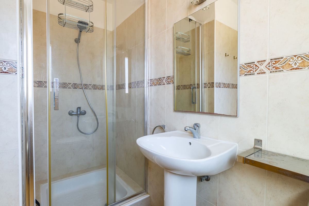 3 bedroom Villa for sale in Arenas with pool garage - € 649,000 (Ref: 8410172)