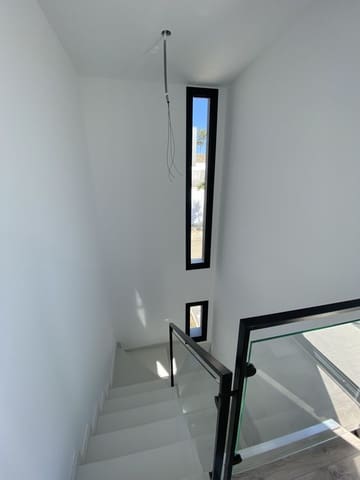 Pareado de 3 habitaciones en Torre del Mar, Vélez-Málaga en venta con piscina garaje - 549.900 € (Ref: 8410180)