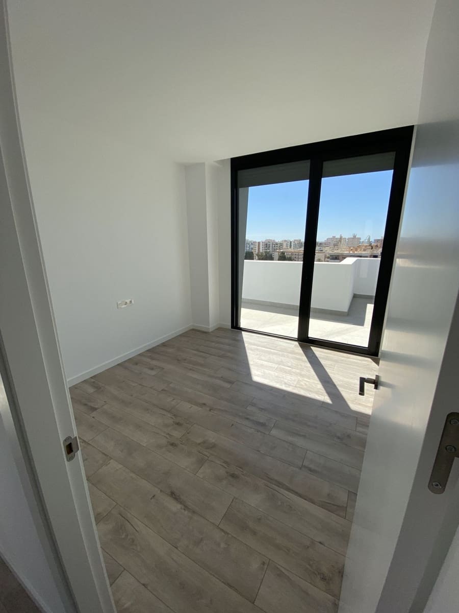 Pareado de 3 habitaciones en Torre del Mar en venta con piscina garaje - 549.900 € (Ref: 8410180)