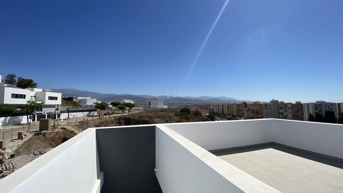 Pareado de 3 habitaciones en Torre del Mar en venta con piscina garaje - 549.900 € (Ref: 8410180)