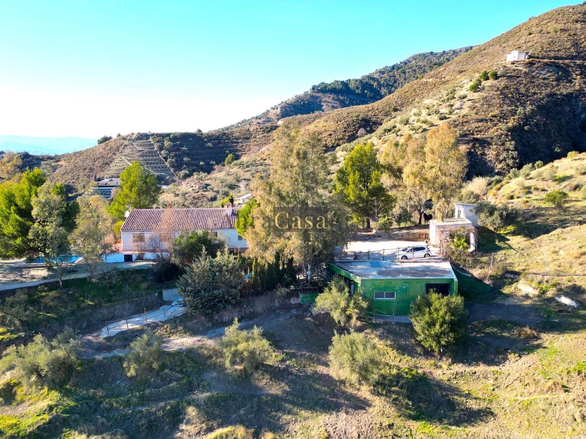 3 soveværelse Finca/Landehus til salg i Sedella med swimmingpool garage - € 398.000 (Ref: 8410185)